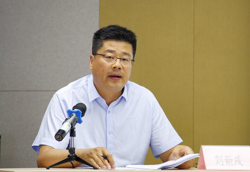 公司黨史教育宣講團成員、副總經(jīng)理劉新成在機關(guān)第二黨支部作專題宣講