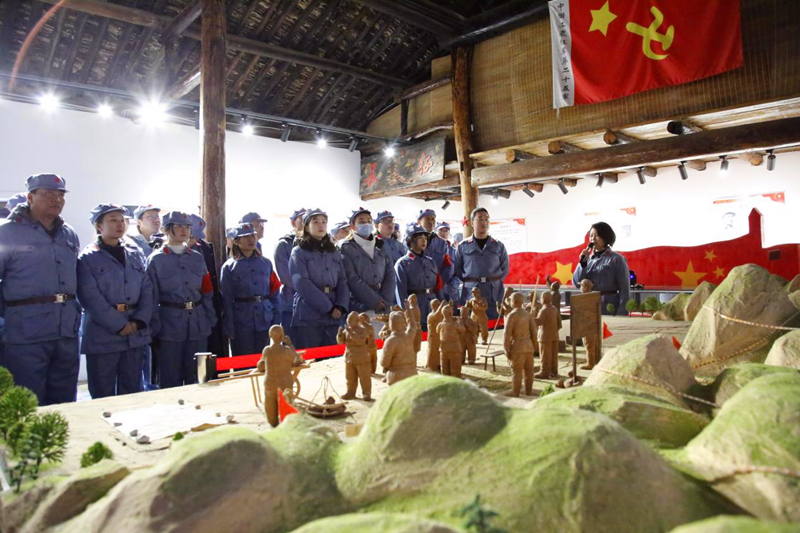 新型能源公司舉辦“重走長征路 奮進(jìn)新征程”主題黨日活動