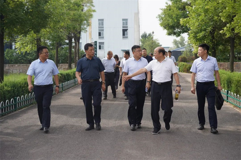 陜煤集團總經理助理李厚志一行到新型能源公司督導檢查安全生產工作-2.jpg