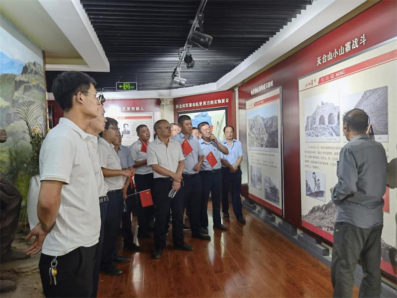 選煤公司陜北黨小組開展“黨在我心中，永遠跟黨走”主題黨日活動-4.png