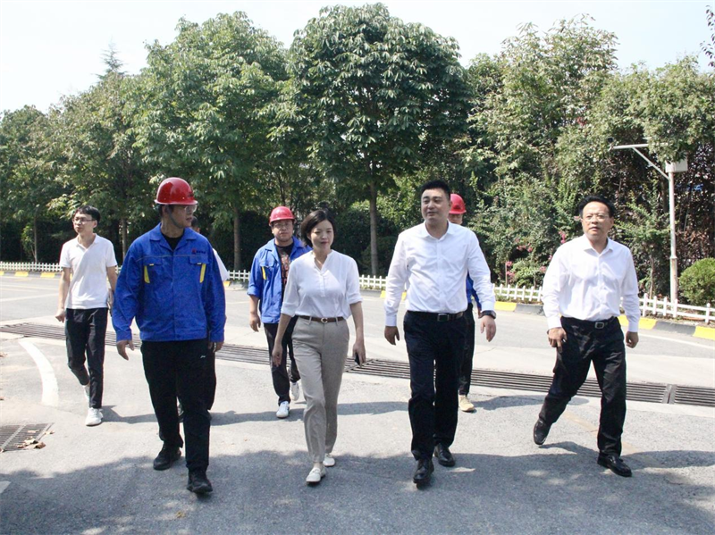 咸陽市高新區管委會領導到咸陽公司督查指導“煤改氣”工作進展情況-1.png