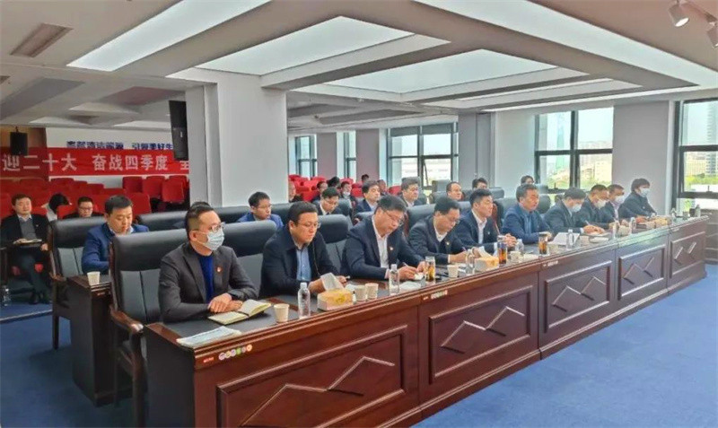 公司廣大黨員干部職工認真收看黨的二十大開幕盛況-2.jpg