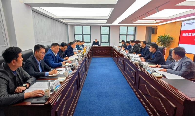 彬長礦業集團黨委書記、董事長白永明一行到公司座談交流-1.png