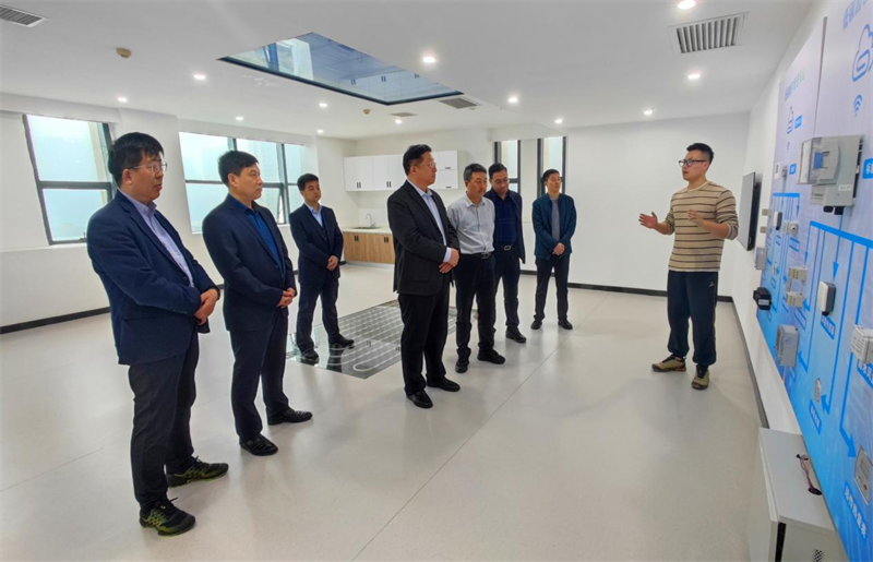 彬長礦業集團黨委書記、董事長白永明一行到公司座談交流-2.png